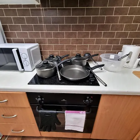 F15Gh - Stylish Home With Garden And Parking